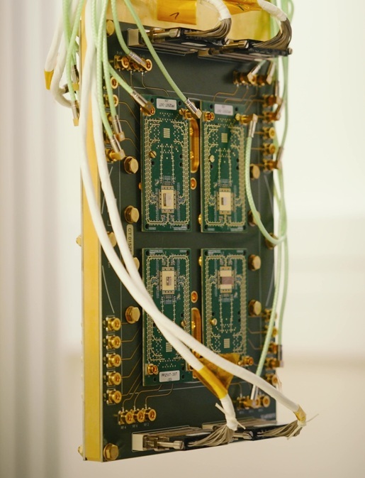 QUOBLY_Inside a cryostat-PCB_Credit QUOBLY_web