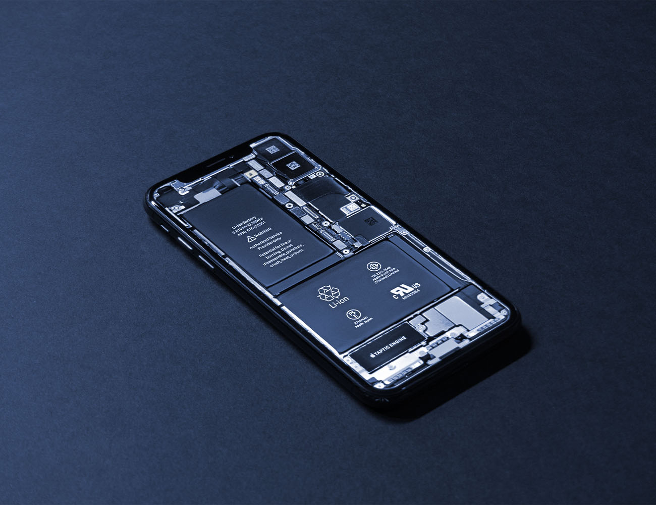 SEAL SQ Device-to-Device Authentication (2).psdThe Challenge_ Authentication by contact between two devices